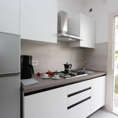 Two Bedrooms With Terrace And Garden - By Beahost Apartment *