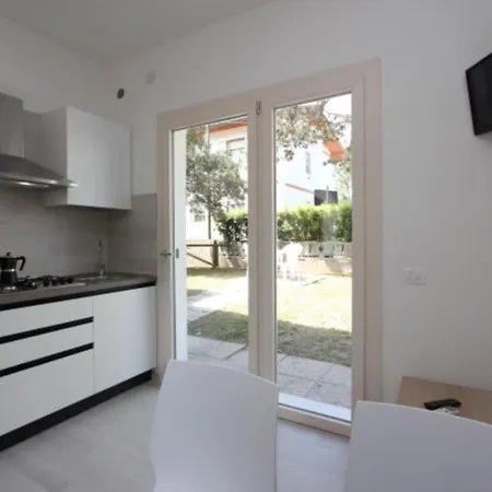 Two Bedrooms With Terrace And Garden - By Beahost Bibione